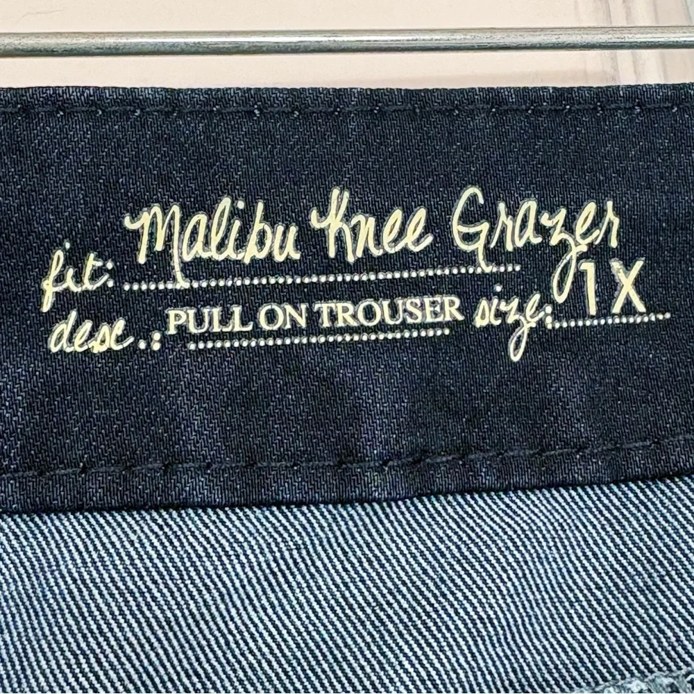 Hot in Hollywood Dark Denim Malibu Knee Grazer Pull-On Shorts 1X